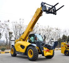 XCMG 23 ton telehanlder XTF23010 China mobile wheel heavy telescopic handler price